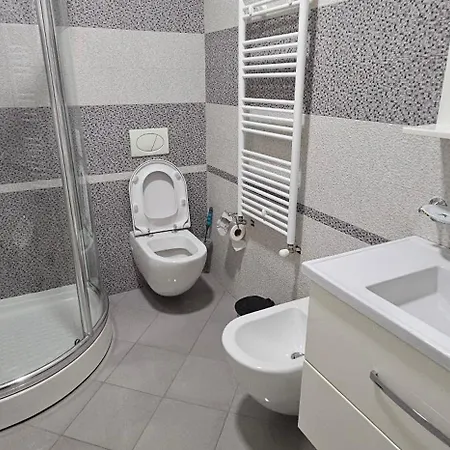 3 Bedrooms Location Apartment *
