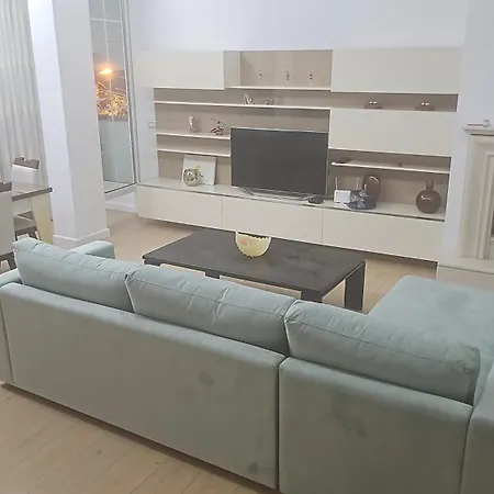 3 Bedrooms Location *
